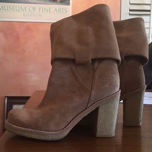 Size 5 Barely worn Ugg suede boot